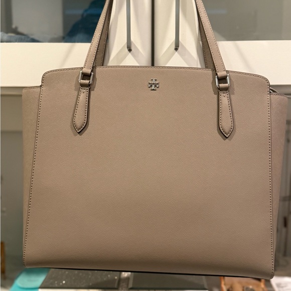 Tory Burch Handbags - Tory Burch Beige Leather Tote NWOT